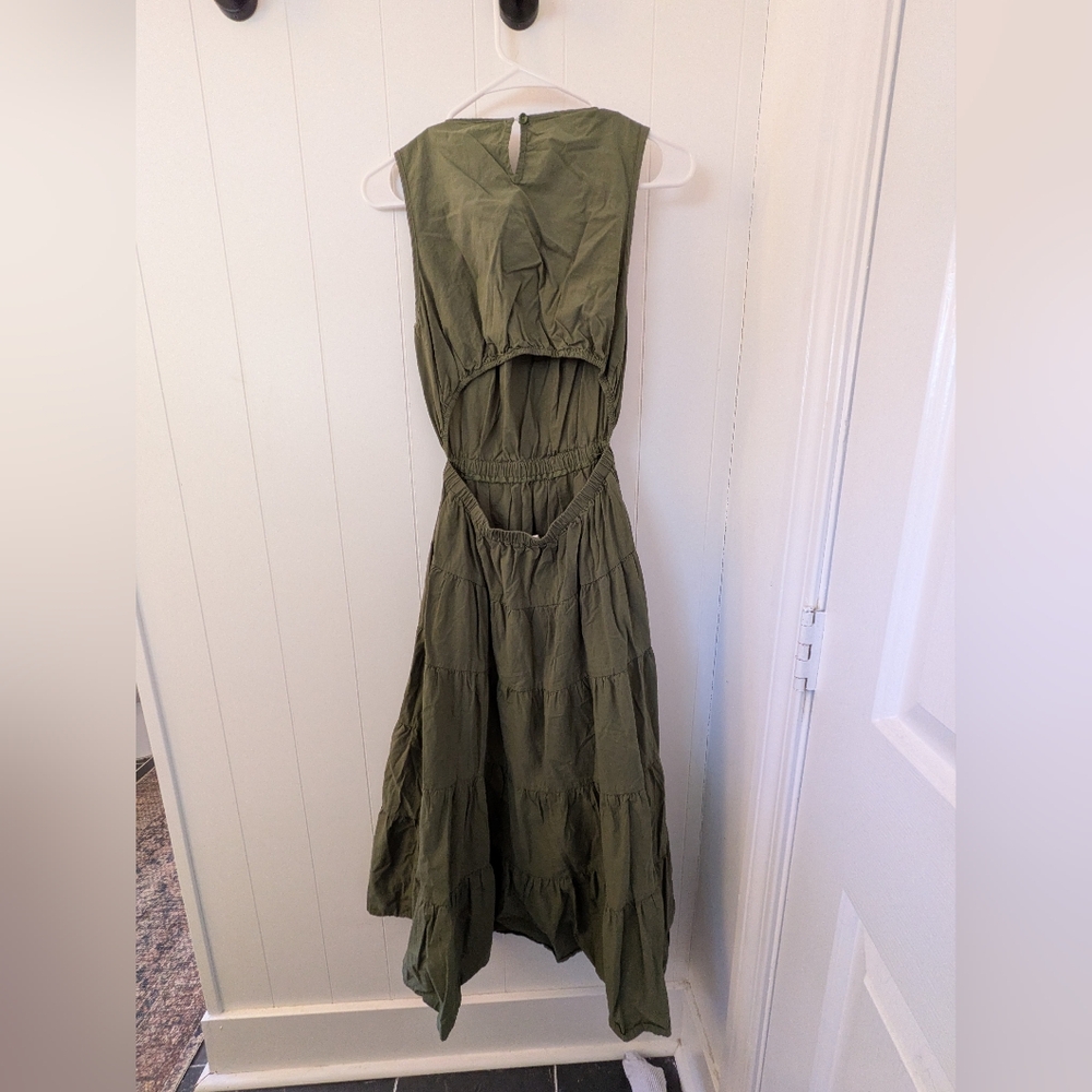 Backless Green Dress - Picture 2 of 3